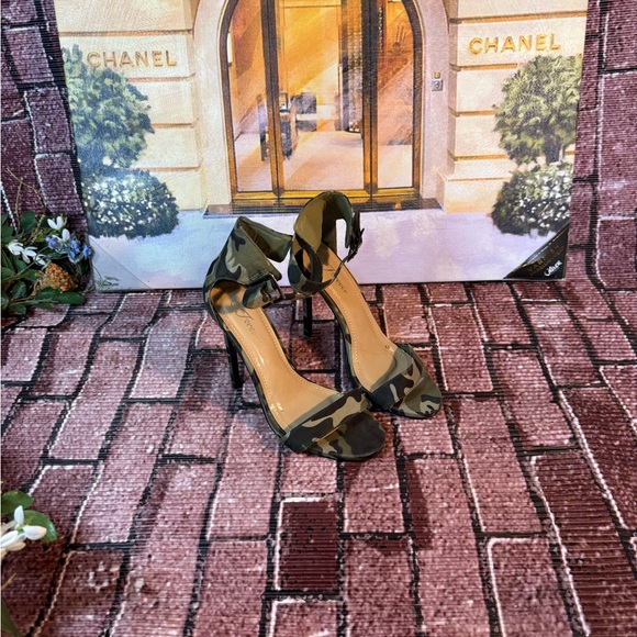 “ Forever” Camouflage High Heels 7 1/2 - Picture 2 of 6